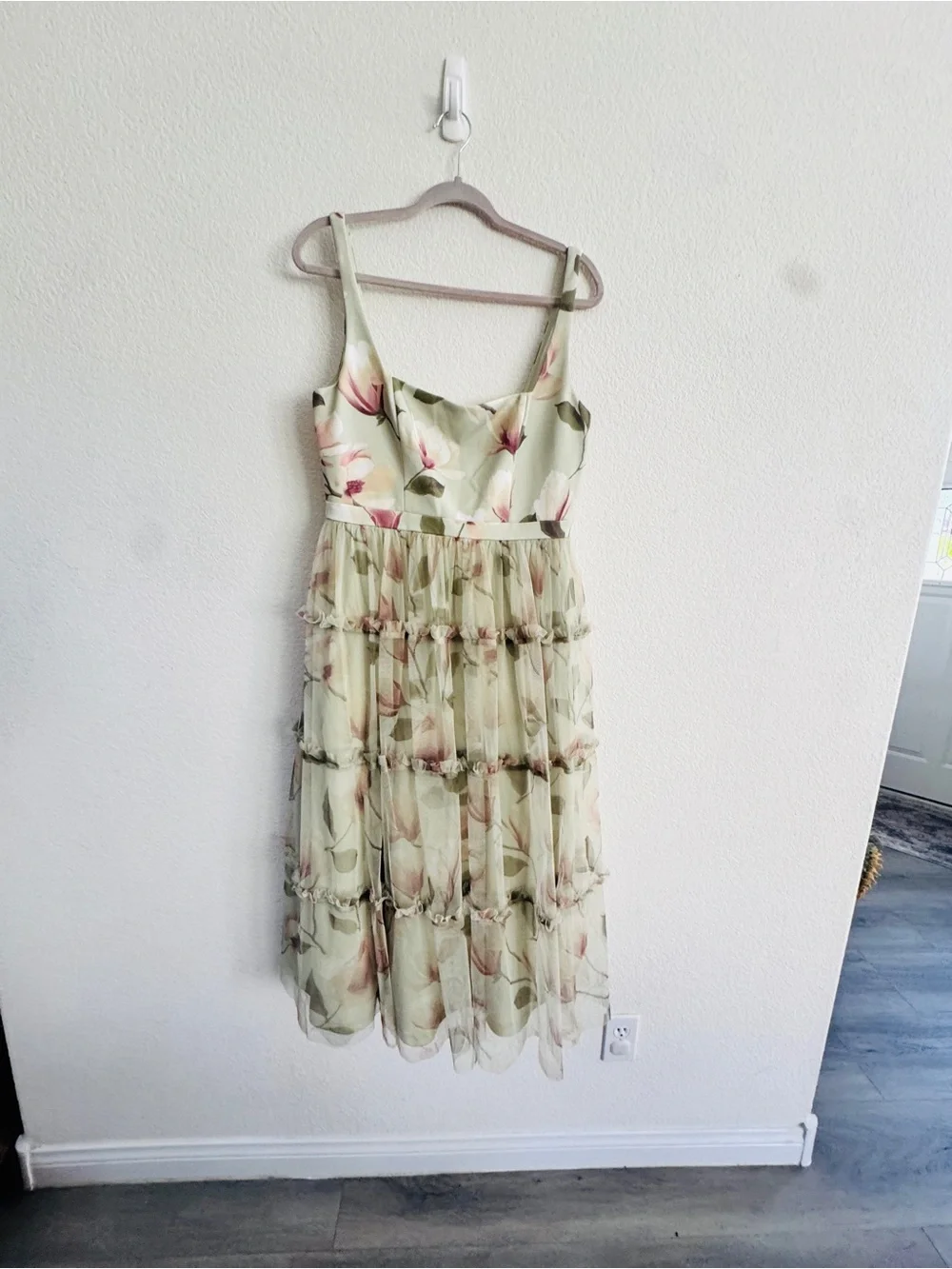 Adrianna PAPELL floral midi dress with square neck line, pale green 12 wedding - Picture 3 of 11